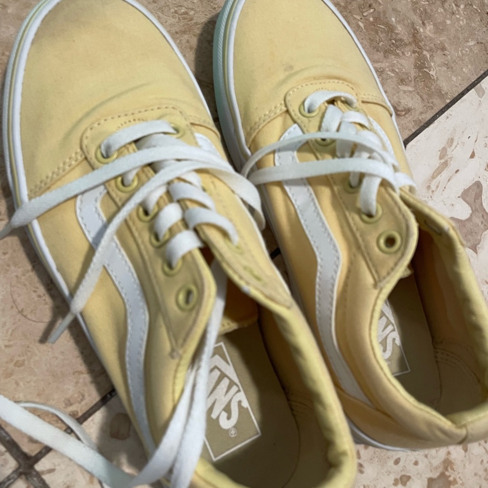 Vans women’s butter Yellow Sneakers
